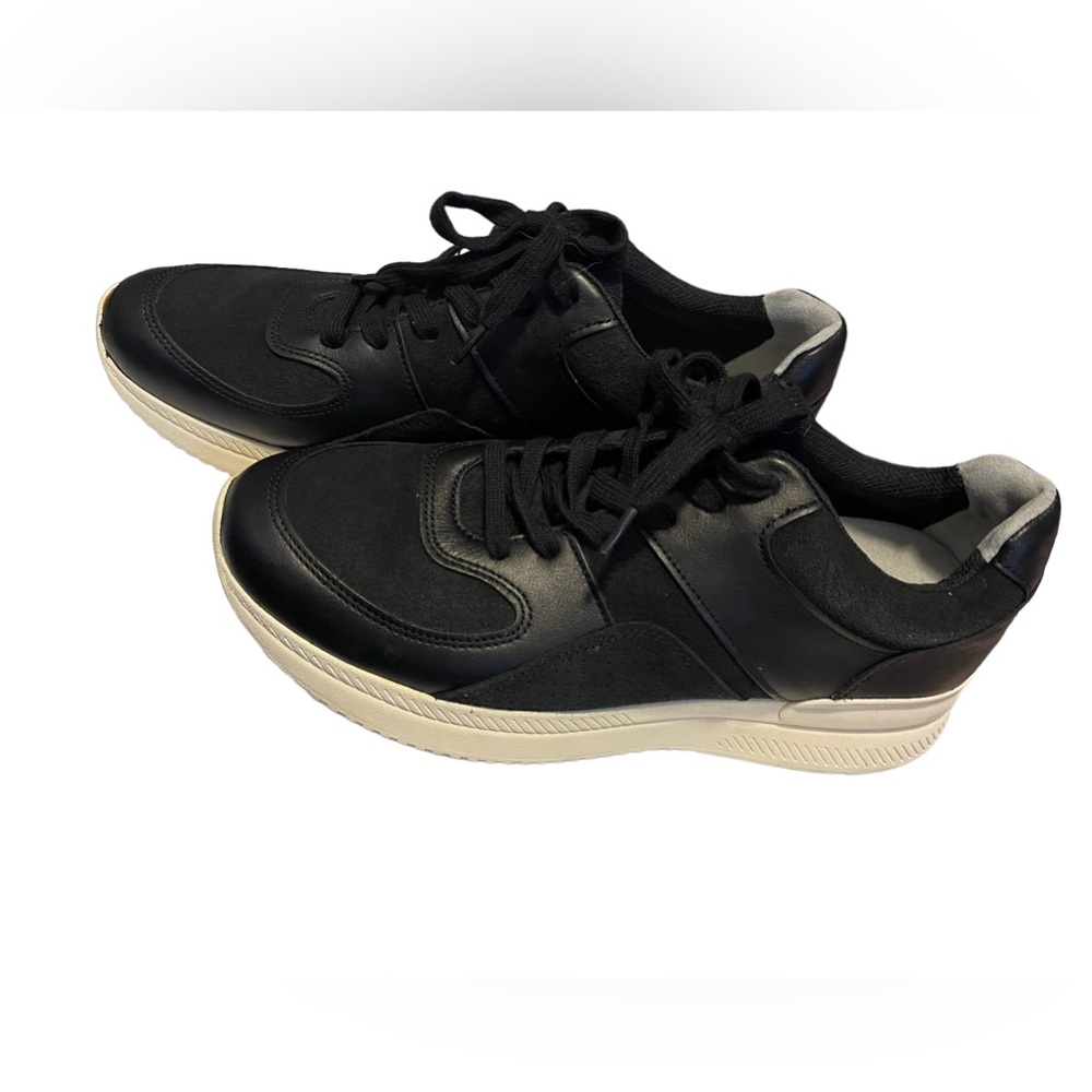 Everlane the trainer size 9 for men and 11 for women